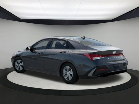 New 2025 Hyundai Elantra SE image 5
