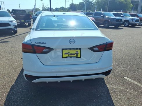 Used 2025 Nissan Altima 2.5 SV image 4