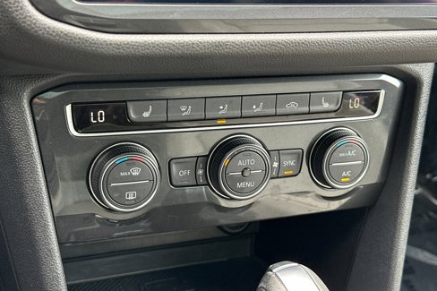 Used 2021 Volkswagen Tiguan SE image 22