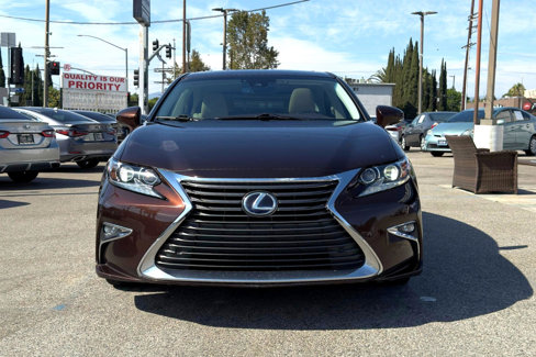 Used 2016 Lexus ES 300h image 2