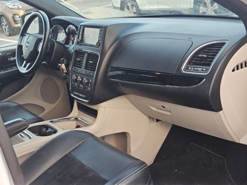 Used 2017 Dodge Grand Caravan SXT w/ Rear Park Assist Package image 18