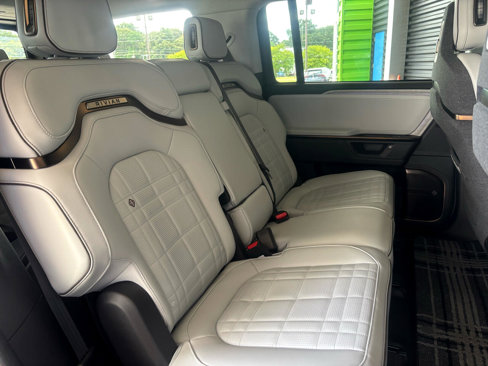 Used 2025 Rivian R1S Premium image 31