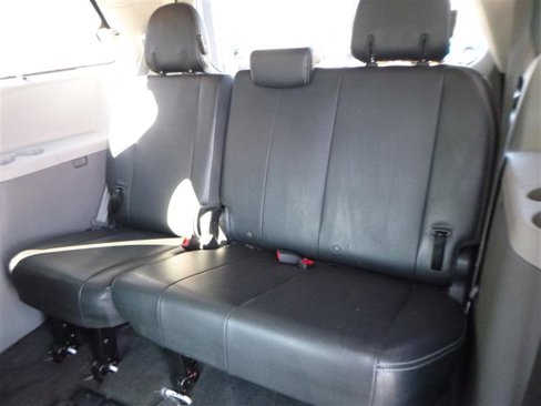 Used 2012 Toyota Sienna SE image 7
