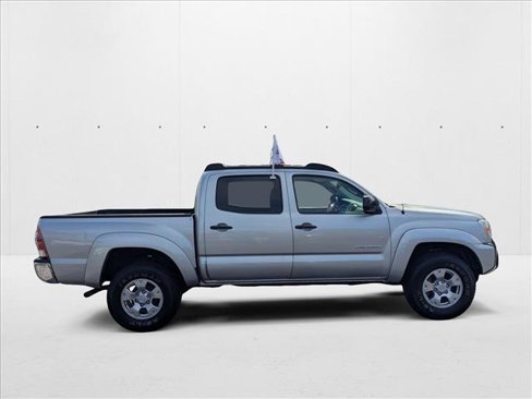 Used 2013 Toyota Tacoma PreRunner image 4