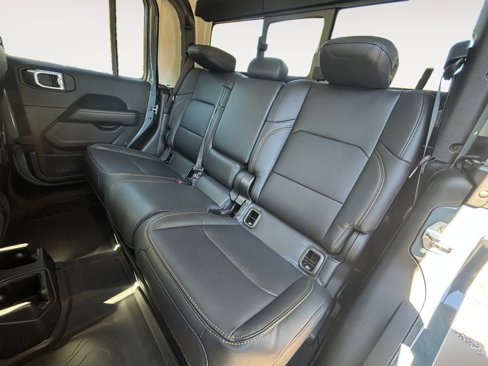 New 2025 Jeep Gladiator Sport image 13