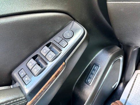Used 2019 Chevrolet Suburban LT image 20