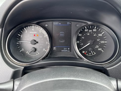 Used 2020 Nissan Rogue Sport S image 18