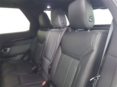 Used 2017 Land Rover Discovery SE image 12
