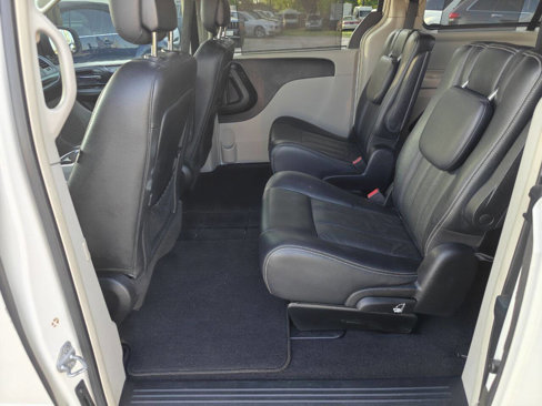 Used 2011 Chrysler Town & Country Touring-L image 14