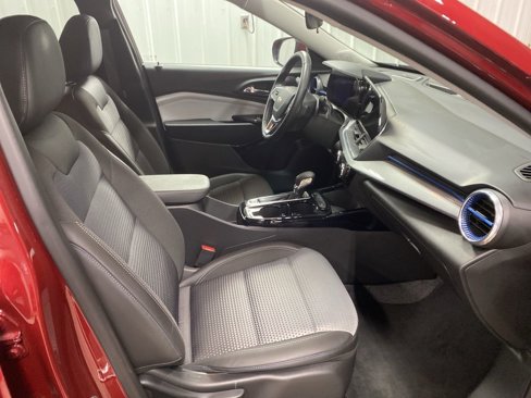 Used 2025 Chevrolet Trax LT w/ LT Convenience Package image 19