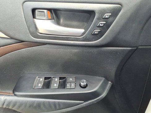 Used 2015 Toyota Highlander Limited image 12