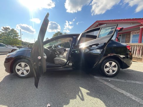 Used 2018 Chevrolet Cruze LS image 32