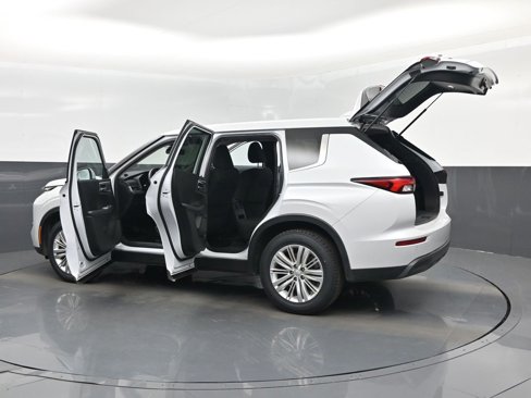 Used 2022 Mitsubishi Outlander ES image 43