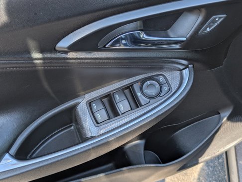 Used 2020 Chevrolet Malibu LT w/ Leather Package image 15