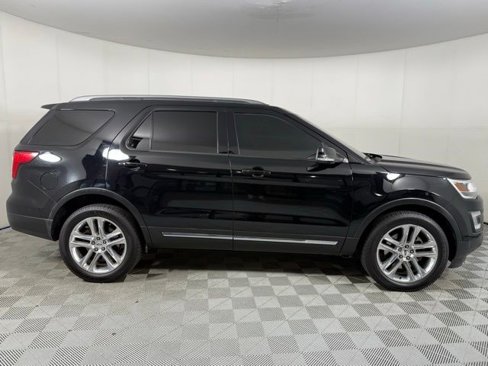Used 2017 Ford Explorer XLT w/ Equipment Group 202A image 11