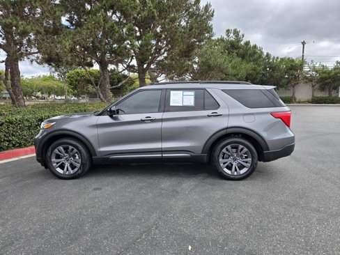 Used 2022 Ford Explorer XLT w/ Equipment Group 202A image 7