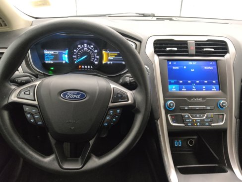 Used 2020 Ford Fusion SE image 22