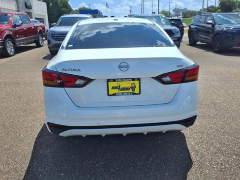 Used 2024 Nissan Altima 2.5 SV image 4