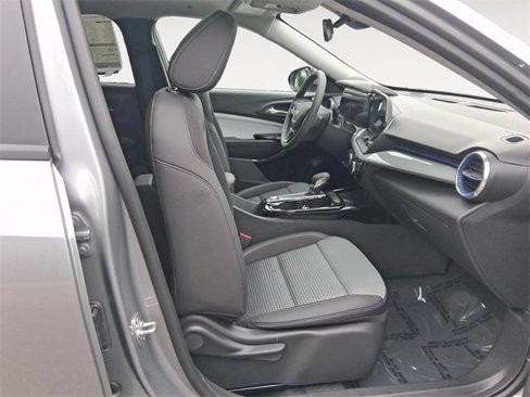 New 2026 Chevrolet Trax LT w/ Sunroof Package image 15