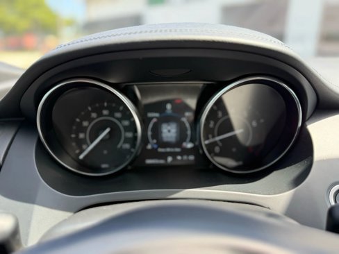 Used 2018 Jaguar E-PACE SE image 26