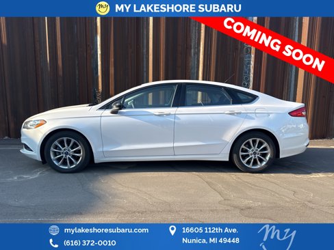 Used 2017 Ford Fusion SE w/ Fusion SE Technology Package image 4