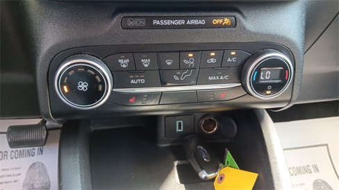 Used 2020 Ford Escape SE image 18