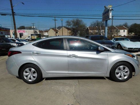 Used 2016 Hyundai Elantra SE image 8