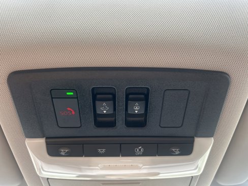 Used 2021 Nissan Rogue SV image 34