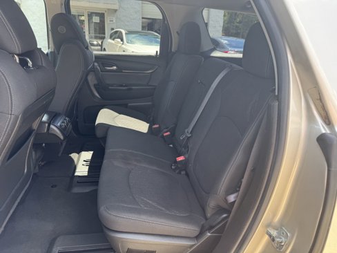 Used 2014 GMC Acadia SLE image 17