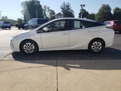 Used 2017 Toyota Prius image 6