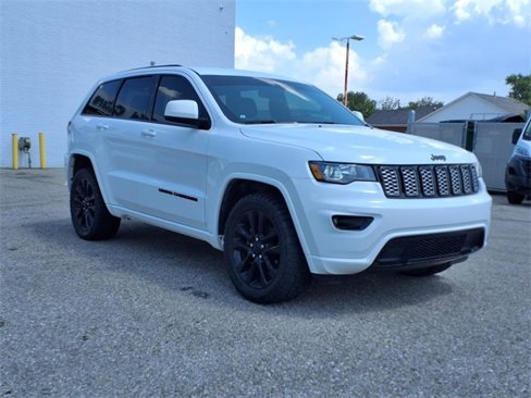 Used 2018 Jeep Grand Cherokee Altitude image 3
