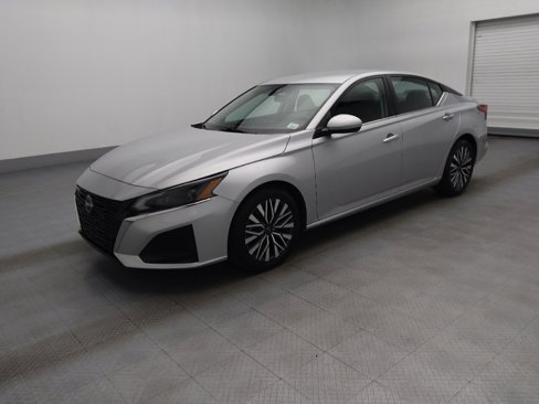 Used 2023 Nissan Altima 2.5 SV image 2