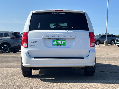 Used 2018 Dodge Grand Caravan SE image 6
