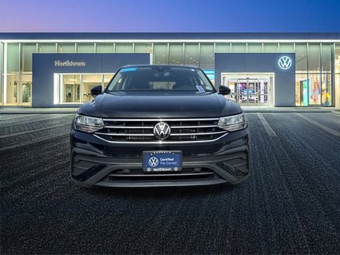 Certified 2022 Volkswagen Tiguan SE image 9