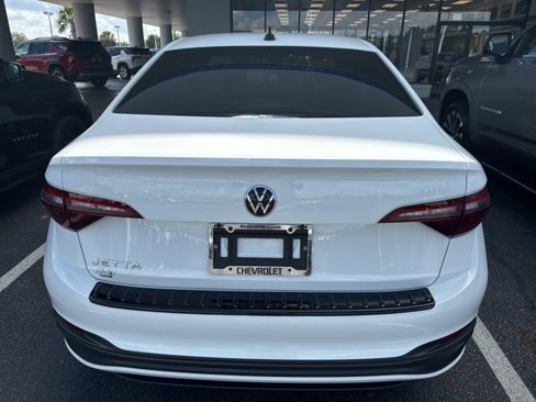 Used 2024 Volkswagen Jetta Sport image 6
