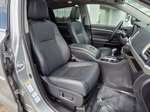 Used 2019 Toyota Highlander Limited Platinum image 37