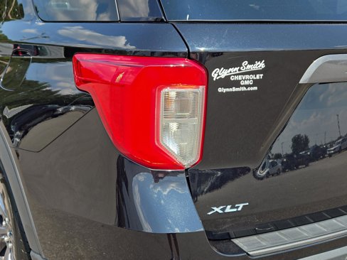 Used 2022 Ford Explorer XLT w/ Equipment Group 202A image 9
