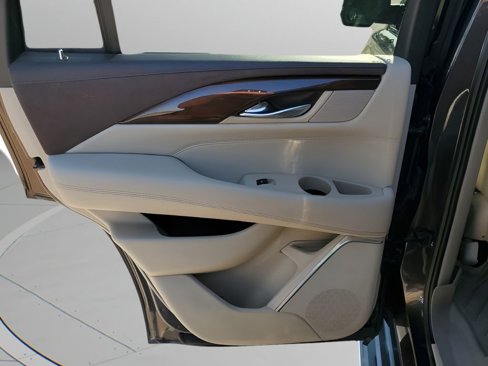 Used 2017 Cadillac Escalade Luxury image 17