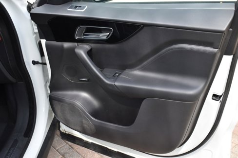 Used 2018 Jaguar F-PACE Premium image 42