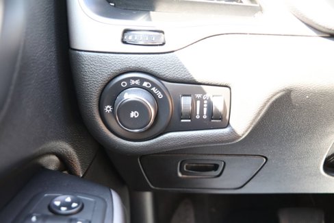 Used 2019 Jeep Cherokee Latitude Plus w/ Cold Weather Group image 18