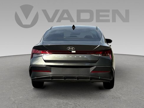 Used 2024 Hyundai Elantra SEL image 17