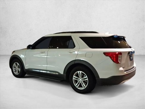 Used 2020 Ford Explorer XLT w/ Equipment Group 202A image 6