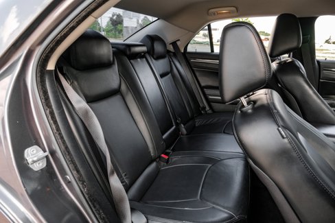 Used 2015 Chrysler 300 Limited w/ Driver Convenience Group image 29