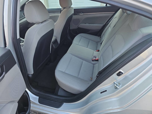 Used 2017 Hyundai Elantra SE image 8