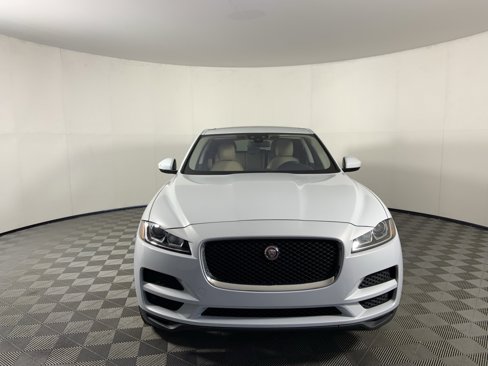 Used 2017 Jaguar F-PACE Premium image 4