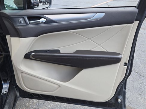 Used 2017 Lincoln MKC Premiere image 6