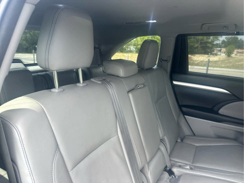 Used 2018 Toyota Highlander XLE image 29