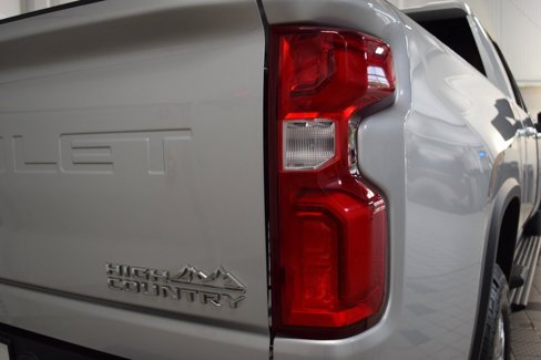 Used 2022 Chevrolet Silverado 2500 High Country w/ Technology Package image 26