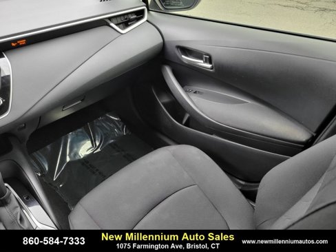 Used 2021 Toyota Corolla LE image 15