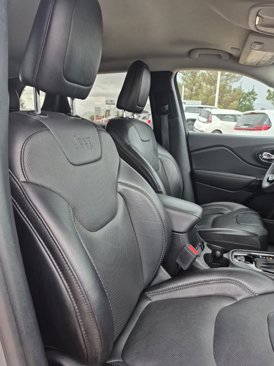 Used 2023 Jeep Cherokee Altitude Lux image 25